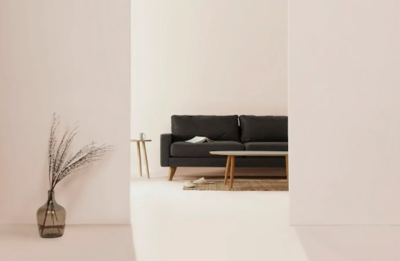 Living minimale dai toni chiari con divano grigio, riferimento alla consulenza immobiliare